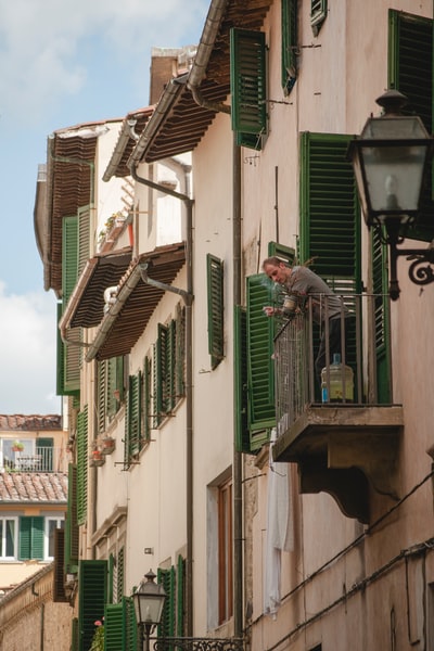 The man on the terrace
